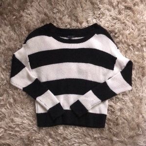 American Eagle black and white knitted sweater